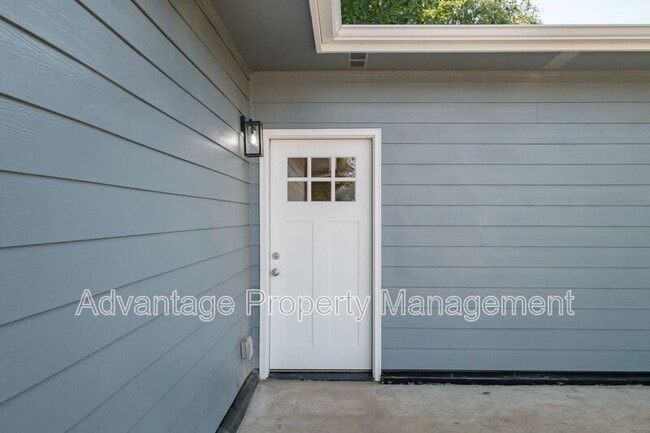 Photo - 2190 Marion St SE
