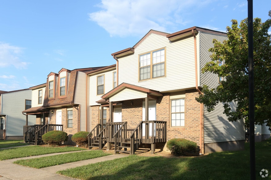 Meadow Ridge Townhomes - 600 E Campus Drive