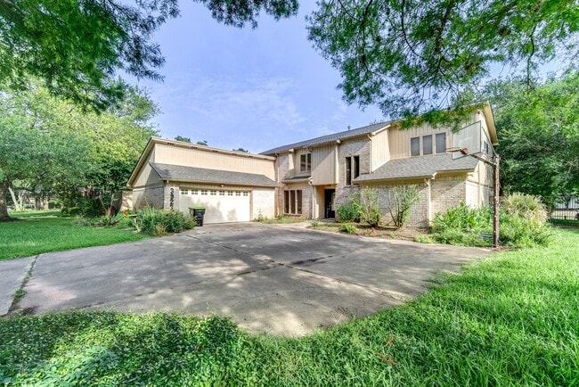 Building Photo - 3927 Pleasant Valley Dr