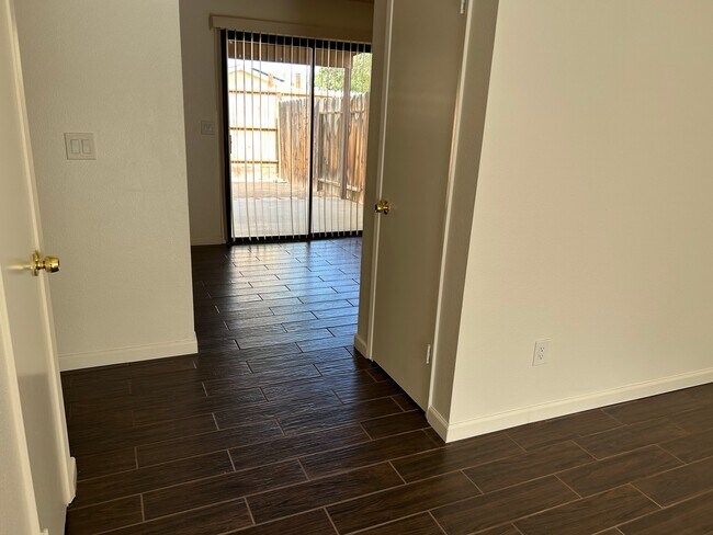 Photo - 720 N Florence St Unidad B