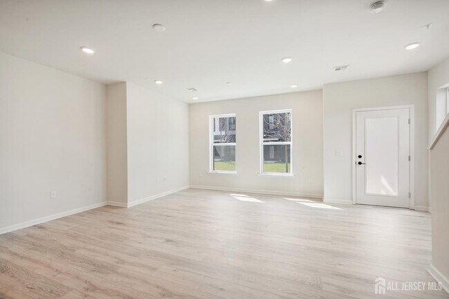 Photo - 628 Sadie Cir