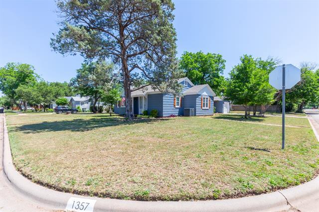 Photo - 1357 Santos St