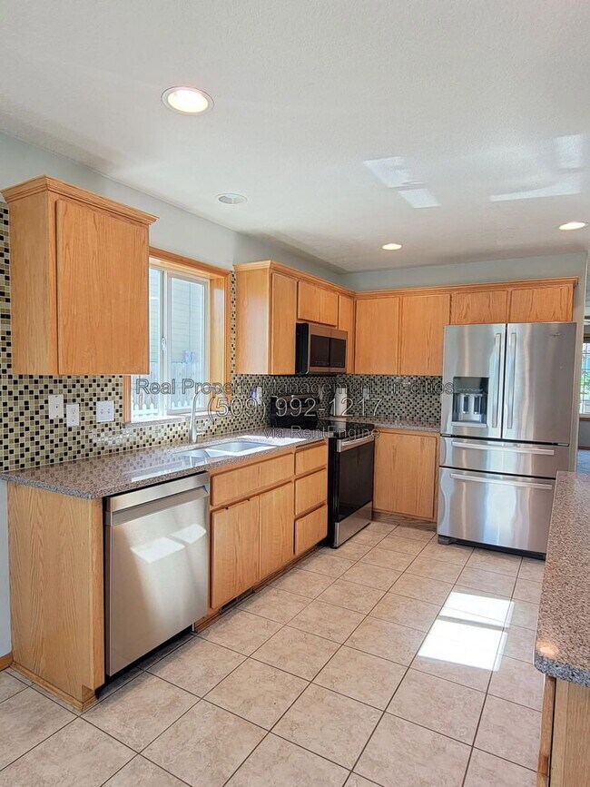Photo - 476 Satus St