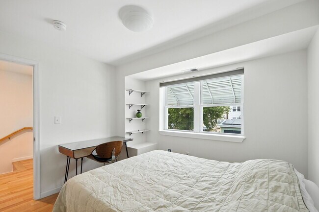 Photo - 1340 W St NE