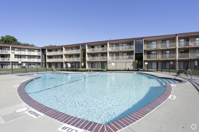 Building Photo - Overlook on 100