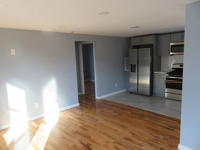 Photo - 166 Catherine St Unit 2