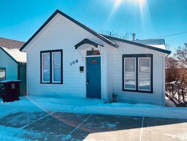 Building Photo - 108 W Gold St