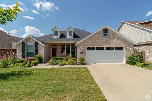 Building Photo - Immaculate 4 Bedroom Home with in Riverwal...
