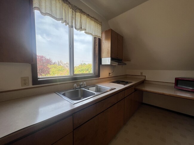 Photo - 634 NW Lee St