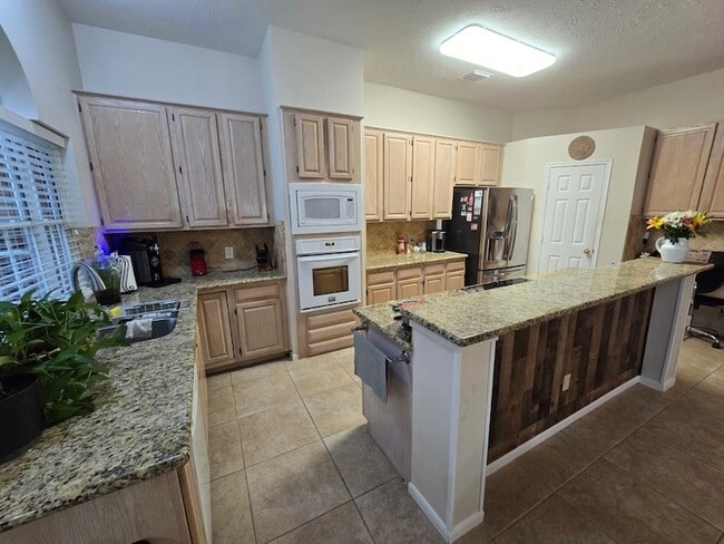 Photo - 6615 High Knoll Dr
