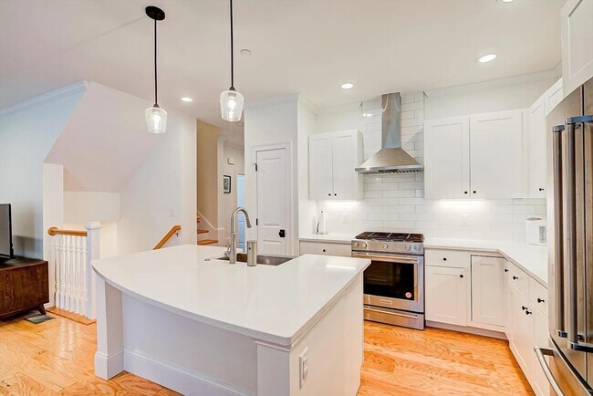 Building Photo - 23 Lily Pond Ln