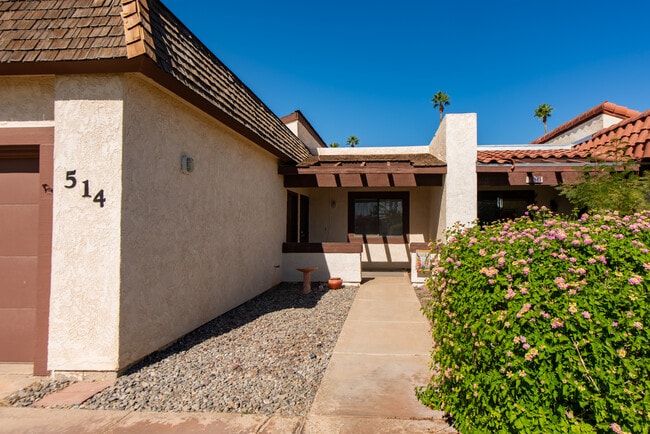 Photo - 514 W 37th St