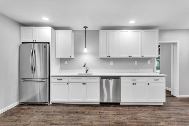 Photo - 4 Bed 2 Bath - Newly updated Shadyside home