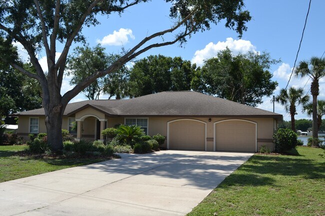 Photo - Lake Weir - Bird Island Rental - 5/3/2 Water Front Living at it's Best! **Available Soon**