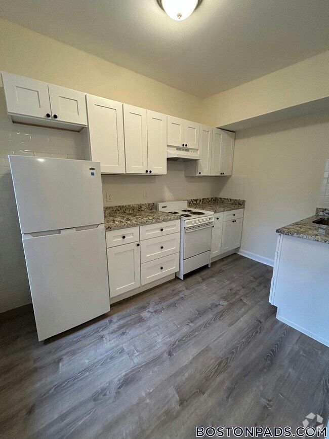 Building Photo - 1315 Commonwealth Ave Rental