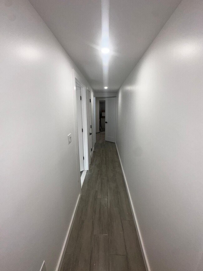 Photo - 408 Chaplin St SE