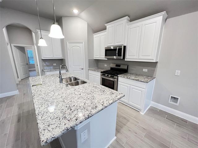 4008 Whitetail Ln