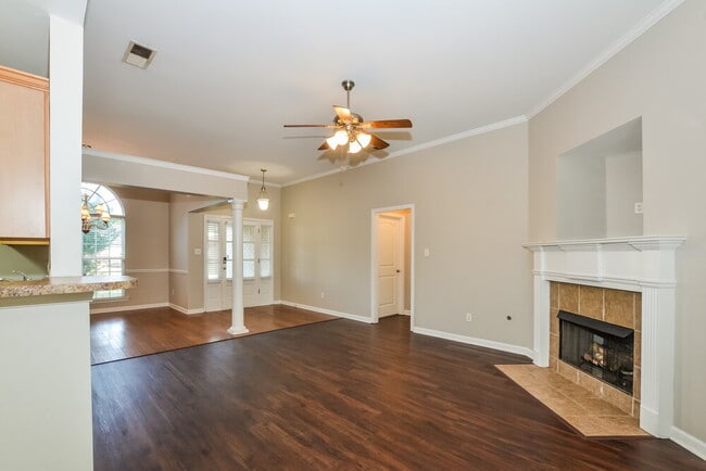 Photo - 5837 Stonewall Dr