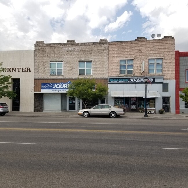 Spacious 2 bed 1 bath apartment on Main st... - Spacious 2 bed 1 bath apartment on Main st...