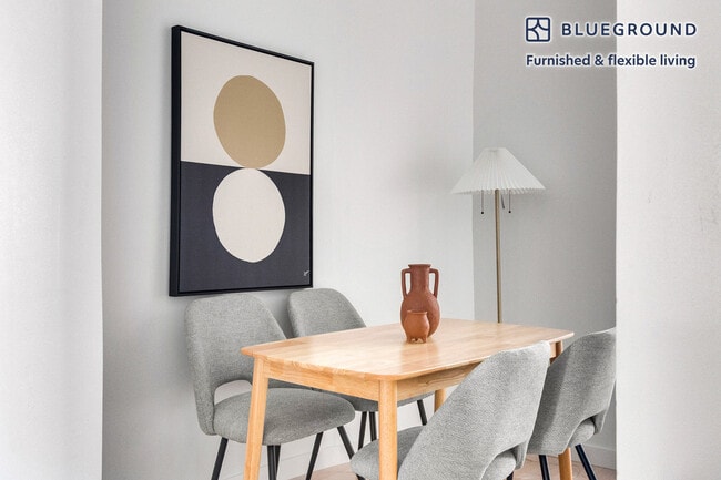 Photo - 501 1/2 E 83rd St Unidad FL3-ID1998