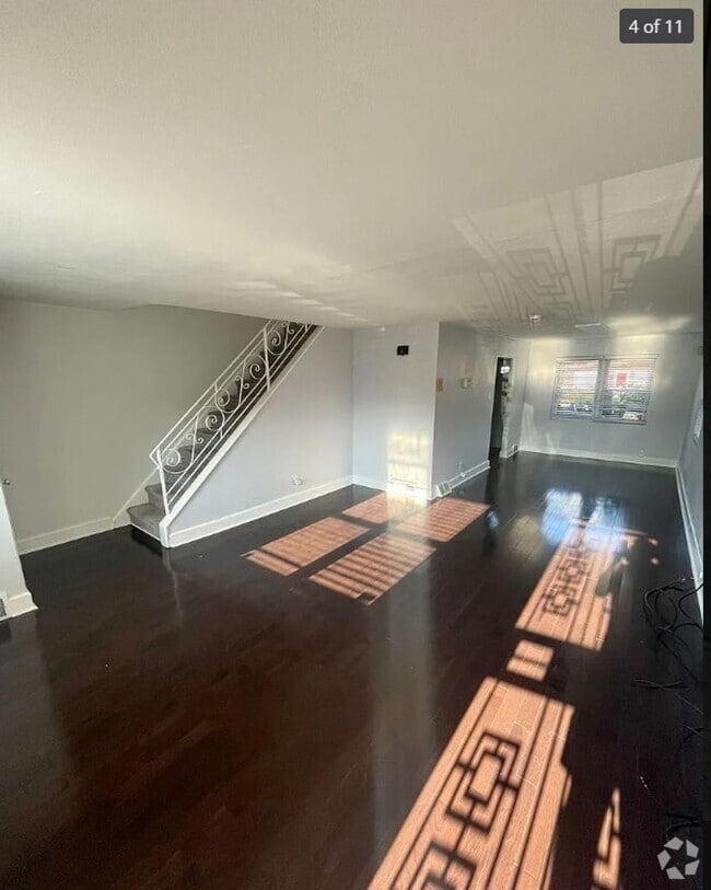Building Photo - 3 bedroom 1 bath house available in North ...