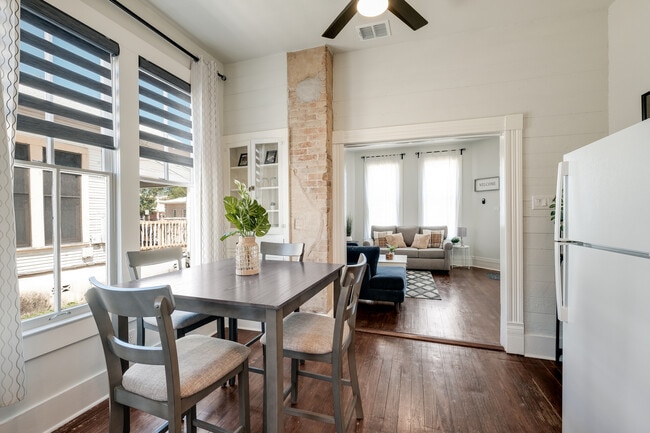 Photo - 732 Lamar St