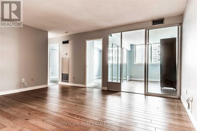 Photo - 1055 Bay St. Unité 1101