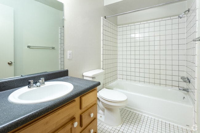 2 BR, 1 BA - 864 SF - Newport Park Apartments