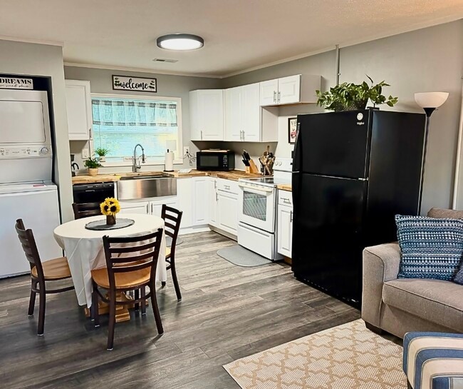 Photo - 1115 Henrietta Dr Unidad Fully Furnished 1BR