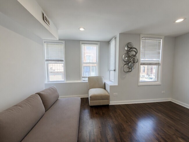 Photo - 1849 W Augusta Blvd Unidad 2