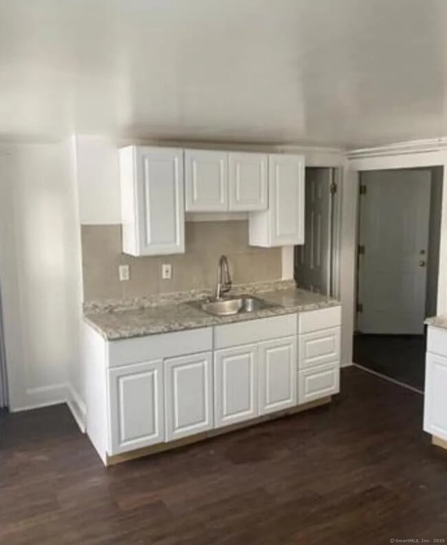 Building Photo - 142 Center St Unit 3 Rental