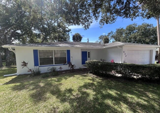Photo - 832 Lucerne Cir
