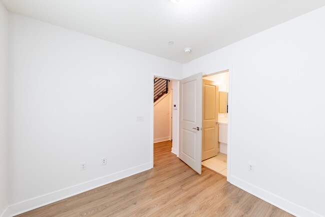 Photo - 10736 Bloomfield St