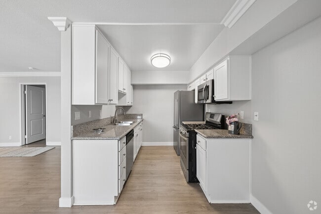 2BR, 2BA - 900SF - Kitchen