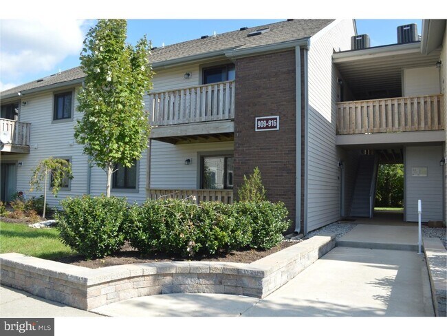 Photo - 909 Ravens Crest Dr Apartment