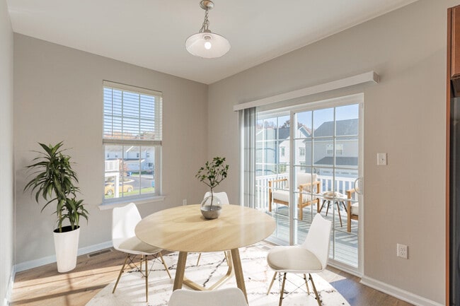 3HAB, 4BA - 2300SF - Comedor