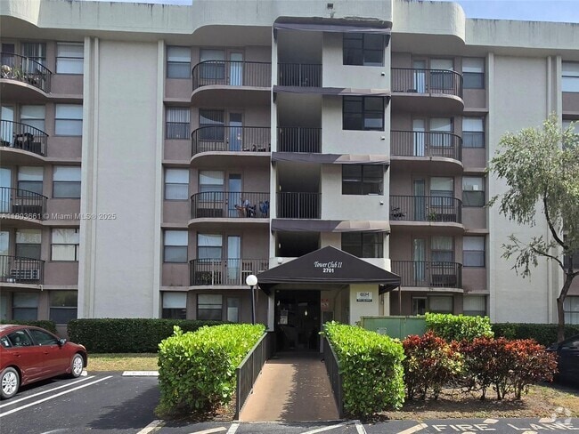 Building Photo - 2701 Riverside Dr Unit 413-B Rental