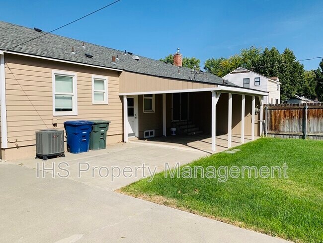 Photo - 302 Bernard Ave