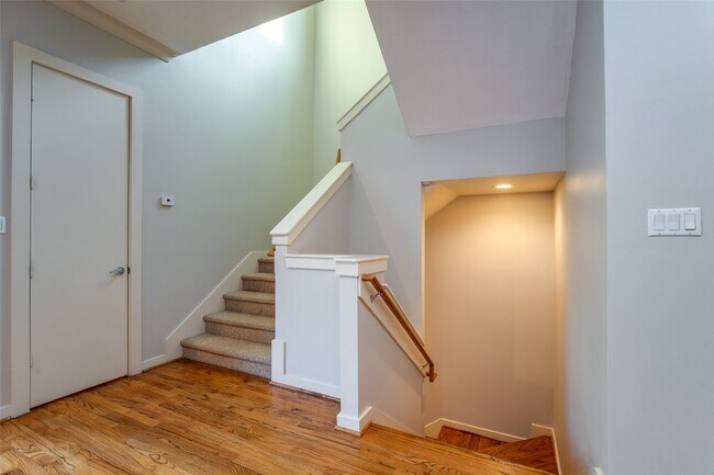 Photo - 4430 Center St