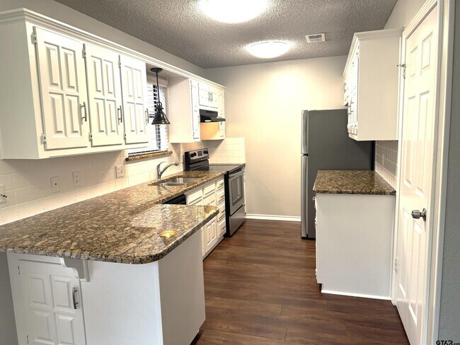 Photo - 5903 Hollytree Dr