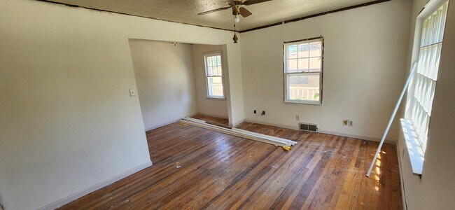 Photo - 714 Albert Ave