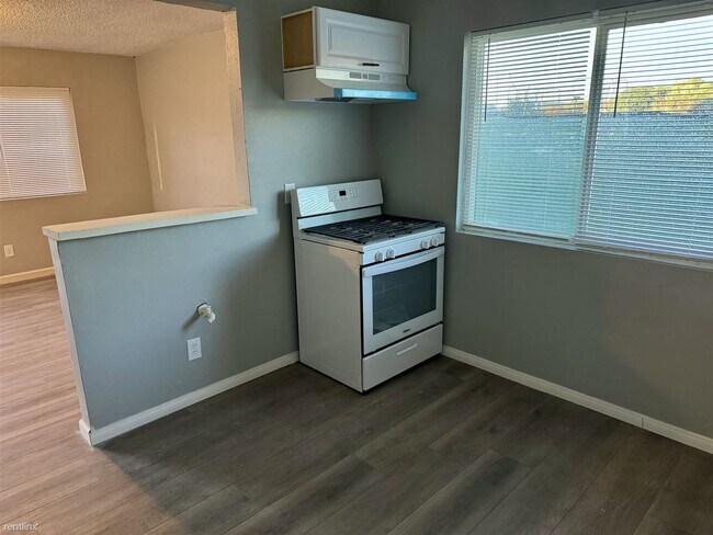 Photo - 2 br, 1 bath 4plex - 1521 East Barbour Str...