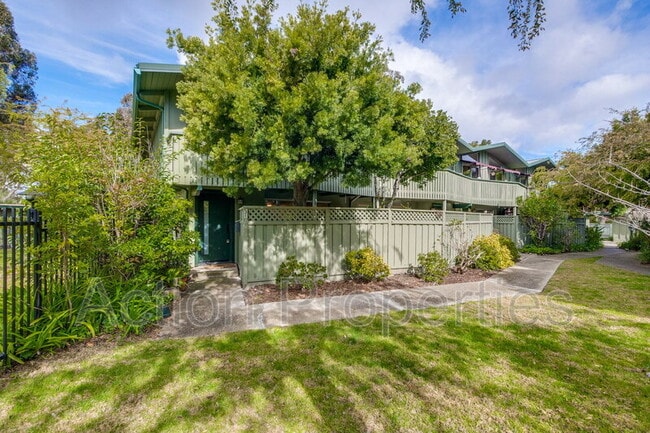 278 Monroe Dr