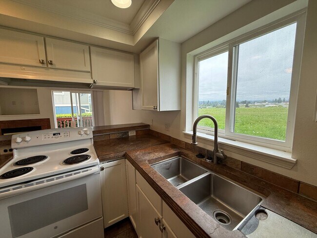 Photo - 2 Bed 1.5 Bath Corner Unit Townhome