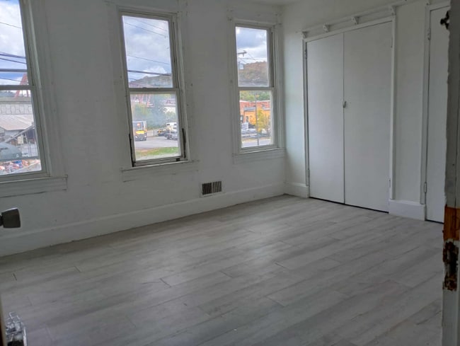 Photo - 740 N Mechanic St