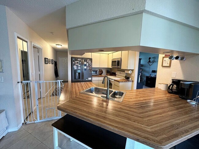 Photo - 5052 Woodstone Cir N