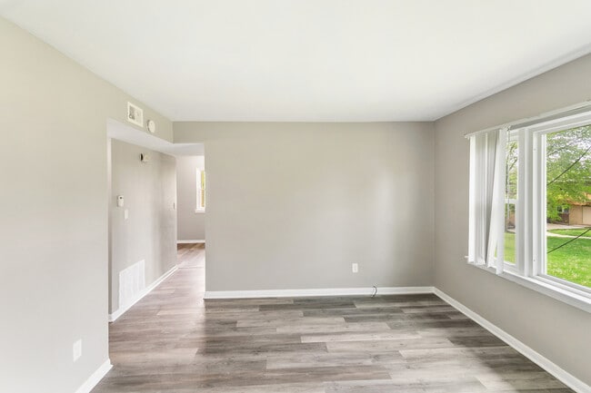 Photo - 991 Tollview Ave Unit 4