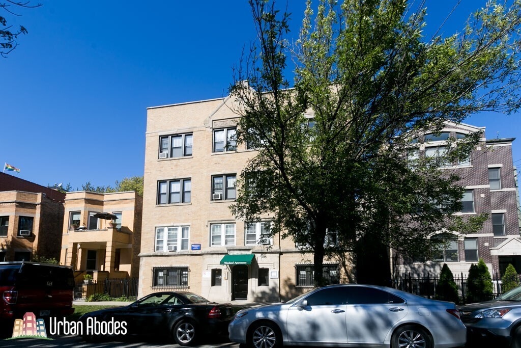 Photo - 824 W Waveland Ave (Chicago, IL)