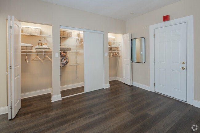 1BR, 1BA - 535 SF