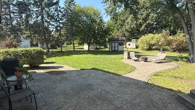 5973 University Heights Cir NW